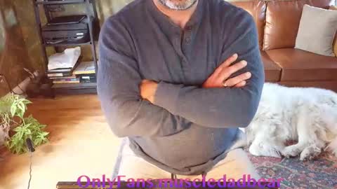 Snapshot of muscledadbear chatting on 12-15-25, 01:59 Jordan El Din online show from 12-15-25, 01:59