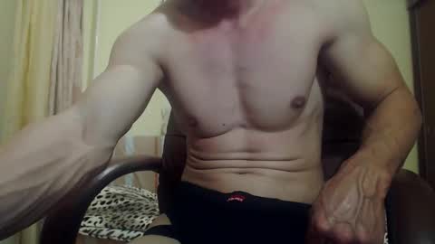 Snapshot of musculargod chatting on 11-11-25, 10:21 SexyMuscled online show from 11-11-25, 10:21