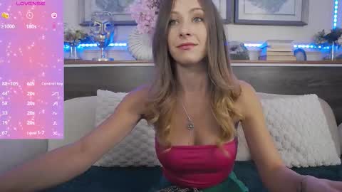 Luna  online show from 09-26-25, 06:56