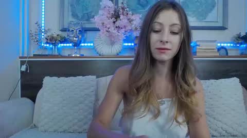 Luna  online show from 09-28-25, 05:29