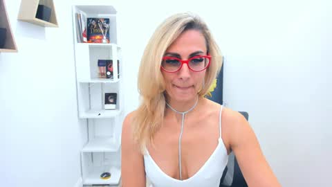 Diana online show from 01-26-25, 03:03