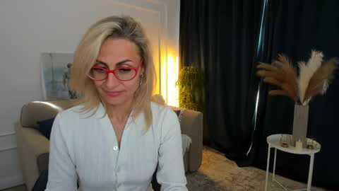 Snapshot of museofstage chatting on 06-03-26, 02:33 Diana online show from 06-03-26, 02:33