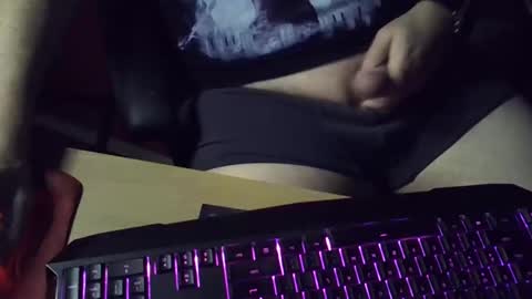 Snapshot of muso44 chatting on 11-15-25, 01:40 Muso online show from 11-15-25, 01:40