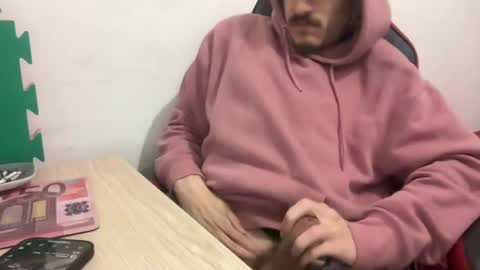 Snapshot of muupp69 chatting on 12-25-24, 02:34 muupp69 online show from 12-25-24, 02:34