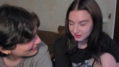 Snapshot of muuur_fam chatting on 09-24-25, 08:45 HEY online show from 09-24-25, 08:45