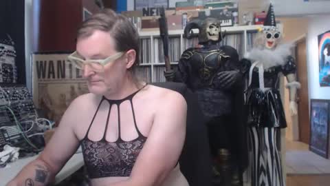 Snapshot of muziknerd chatting on 10-16-25, 09:16 Muziknerd online show from 10-16-25, 09:16