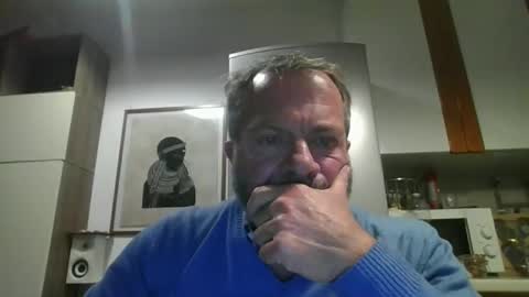 Snapshot of muzungu5 chatting on 12-17-25, 08:15 muzungu5 online show from 12-17-25, 08:15