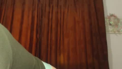 Snapshot of my_kind_of_love chatting on 09-24-25, 12:52 sara i know you love me xoxox online show from 09-24-25, 12:52