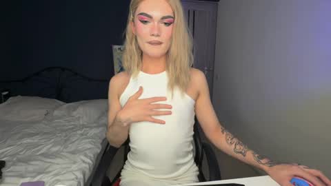 Sandra Muse online show from 02-14-25, 01:51