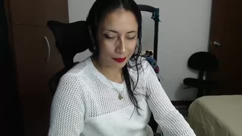 Snapshot of myc_sw_couple chatting on 01-06-25, 11:52 mary and charlie online show from 01-06-25, 11:52