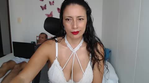 Snapshot of myc_sw_couple chatting on 01-18-25, 10:28 mary and charlie online show from 01-18-25, 10:28