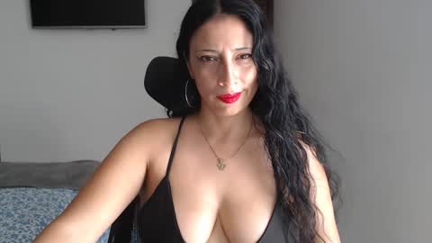 Snapshot of myc_sw_couple chatting on 10-01-25, 03:51 mary and charlie online show from 10-01-25, 03:51