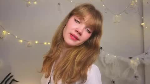 Snapshot of myismira chatting on 10-31-25, 04:13 Mira online show from 10-31-25, 04:13