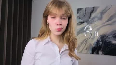 Snapshot of myismira chatting on 11-19-25, 04:23 Mira online show from 11-19-25, 04:23