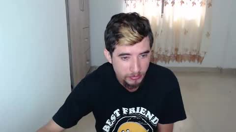 Snapshot of myke_xxx chatting on 12-20-24, 12:49 mike online show from 12-20-24, 12:49