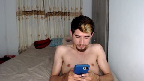 Snapshot of myke_xxx chatting on 12-28-24, 12:26 mike online show from 12-28-24, 12:26