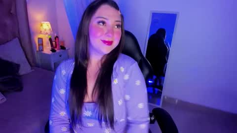 Snapshot of myla_mayfield chatting on 11-11-25, 11:32 Myla online show from 11-11-25, 11:32