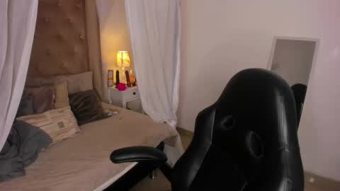 Snapshot of myla_mayfield chatting on 11-18-25, 11:47 Myla online show from 11-18-25, 11:47