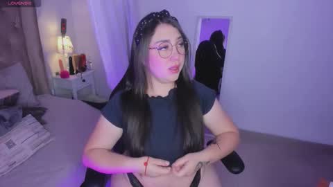 Snapshot of myla_mayfield chatting on 11-29-25, 11:24 Myla online show from 11-29-25, 11:24