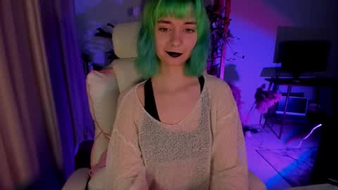 MylaFlores online show from 10-04-25, 01:58