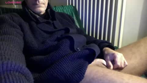 Bi sexy guy lovense hush is on private is open or password show tip if you like. online show from 01-27-25, 04:22