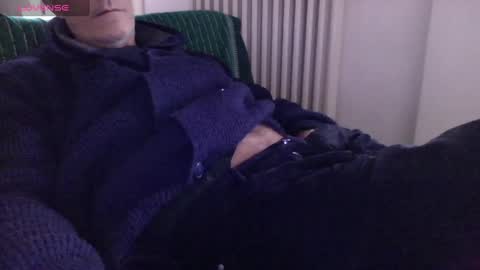 Bi sexy guy lovense hush is on private is open or password show tip if you like. online show from 02-08-25, 10:07
