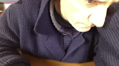 Bi sexy guy lovense hush is on private is open or password show tip if you like. online show from 02-22-25, 09:23