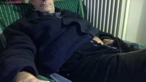 Bi sexy guy lovense hush is on private is open or password show tip if you like. online show from 03-06-25, 06:05