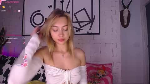 Snapshot of mynameisnikki_ chatting on 10-05-25, 10:02 mynameisnikki_ online show from 10-05-25, 10:02