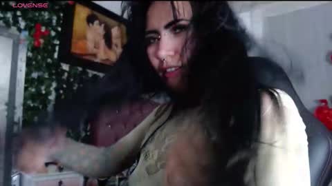 Snapshot of myomi_nix chatting on 10-23-25, 03:06 myomi online show from 10-23-25, 03:06