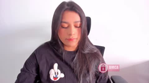 Snapshot of mypretty_isabella chatting on 12-01-24, 05:02 Bella online show from 12-01-24, 05:02