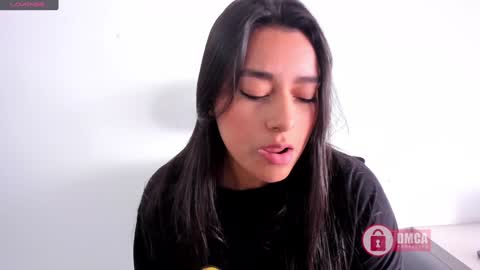 Snapshot of mypretty_isabella chatting on 01-10-25, 04:20 Bella online show from 01-10-25, 04:20