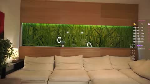 Snapshot of myriambirkett chatting on 11-08-25, 06:51 Greta online show from 11-08-25, 06:51