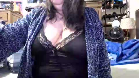 Snapshot of mysteriouswoman18 chatting on 12-01-25, 03:06 mysteriouswoman18 online show from 12-01-25, 03:06