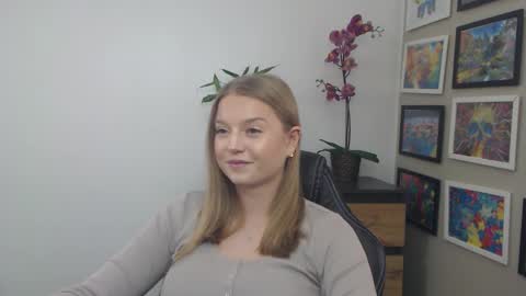 Erica online show from 02-12-26, 11:16