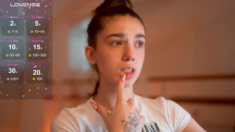 Snapshot of mystica_ chatting on 12-27-24, 10:01 MILLI online show from 12-27-24, 10:01