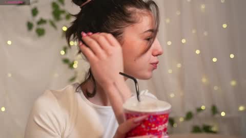 Snapshot of mystica_ chatting on 12-28-24, 07:44 MILLI online show from 12-28-24, 07:44