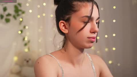 Snapshot of mystica_ chatting on 12-28-24, 10:47 MILLI online show from 12-28-24, 10:47