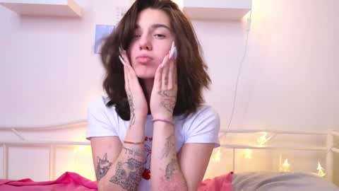 Snapshot of mystica_ chatting on 01-11-25, 11:45 MILLI online show from 01-11-25, 11:45