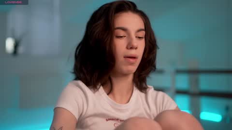 Snapshot of mystica_ chatting on 01-20-25, 06:42 MILLI online show from 01-20-25, 06:42