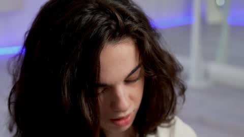 Snapshot of mystica_ chatting on 01-31-25, 10:10 MILLI online show from 01-31-25, 10:10