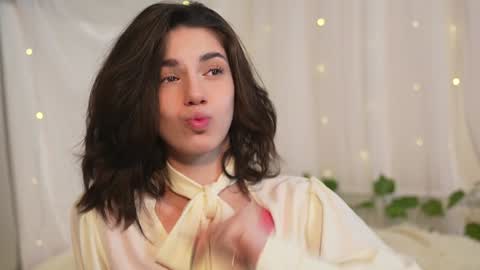 Snapshot of mystica_ chatting on 02-04-25, 06:57 MILLI online show from 02-04-25, 06:57