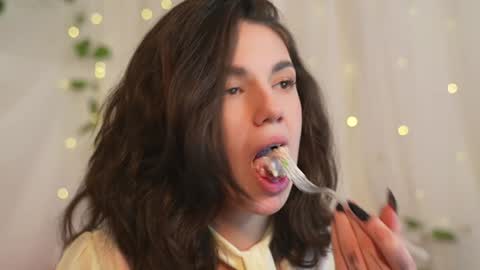 Snapshot of mystica_ chatting on 02-04-25, 10:00 MILLI online show from 02-04-25, 10:00