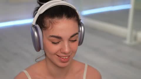 Snapshot of mystica_ chatting on 02-17-25, 09:56 MILLI online show from 02-17-25, 09:56