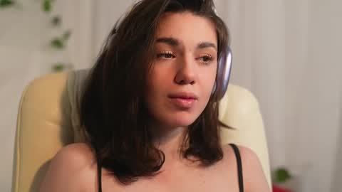 Snapshot of mystica_ chatting on 02-20-25, 07:12 MILLI online show from 02-20-25, 07:12