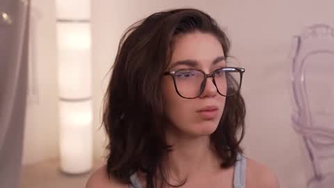 Snapshot of mystica_ chatting on 02-28-25, 07:05 MILLI online show from 02-28-25, 07:05