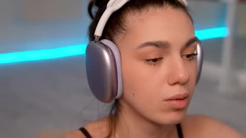 Snapshot of mystica_ chatting on 03-03-25, 10:06 MILLI online show from 03-03-25, 10:06