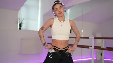 Snapshot of mystica_ chatting on 03-12-25, 10:05 MILLI online show from 03-12-25, 10:05