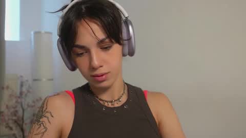 Snapshot of mystica_ chatting on 09-12-25, 10:15 MILLI online show from 09-12-25, 10:15