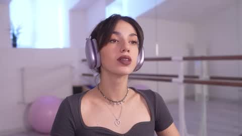 Snapshot of mystica_ chatting on 09-14-25, 10:58 MILLI online show from 09-14-25, 10:58